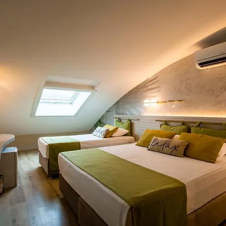 ホテル Square (adults Only) 4*