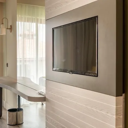 Square (adults Only) 4*