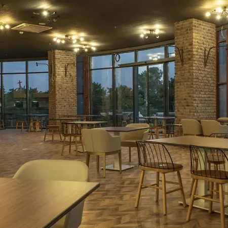 Square (adults Only)