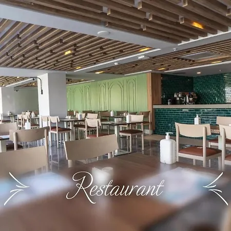 Square (adults Only)