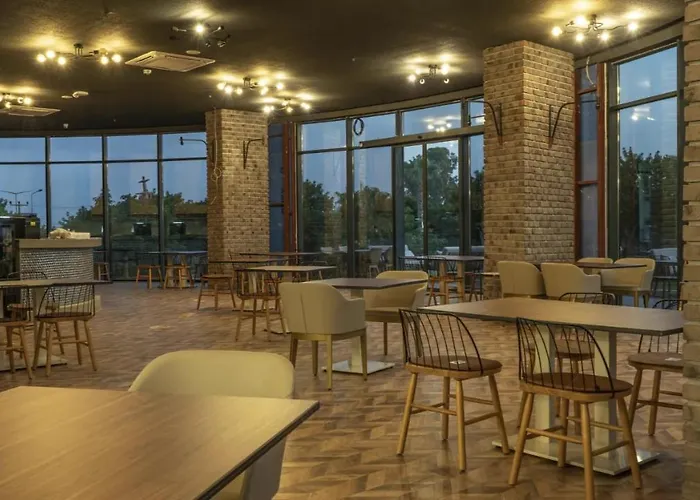 Square (adults Only)